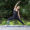Christiane Würth von shankari senses praktiziert die Yogastellung Peaceful Warrrior.