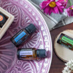 Ätherische Öle von dōTERRA: Pfefferminz, Lavendel und Teebaum.